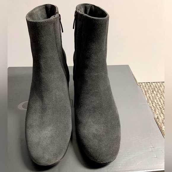 NWB la canadienne Jiji Women Suede boots Gray Elegant Size 7 M - Picture 4 of 11